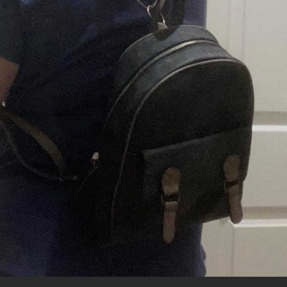 Crossbody/Backpack - Picture 5 of 8